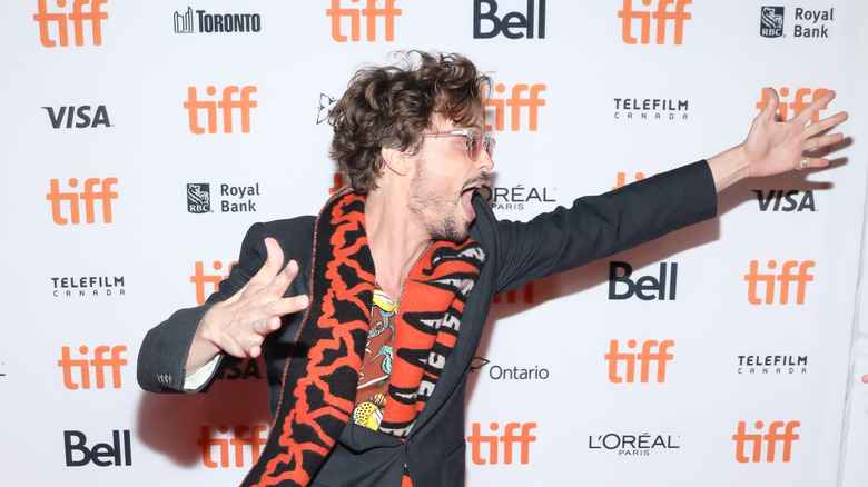 Matthew Gray Gubler posing on the red carpet