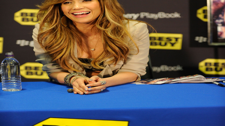 Jennifer Lopez with a shag hairstyle