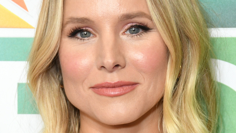 Kristen Bell shows off post pregnancy figure on set as mystery