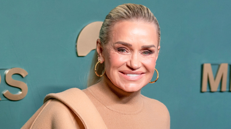 Yolanda Hadid smiling