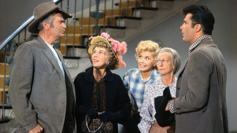 Buddy Ebsen, Bea Benaderet, Donna Douglas, Irene Ryan, Max Baer, Jr. in The Beverly Hillbillies