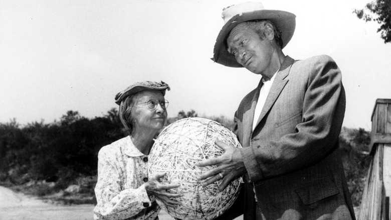 Irene Ryan and Buddy Ebsen holding a large ball of twine