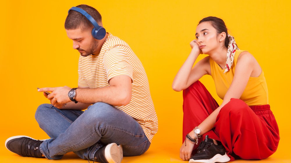 Boyfriend ignoring girlfriend