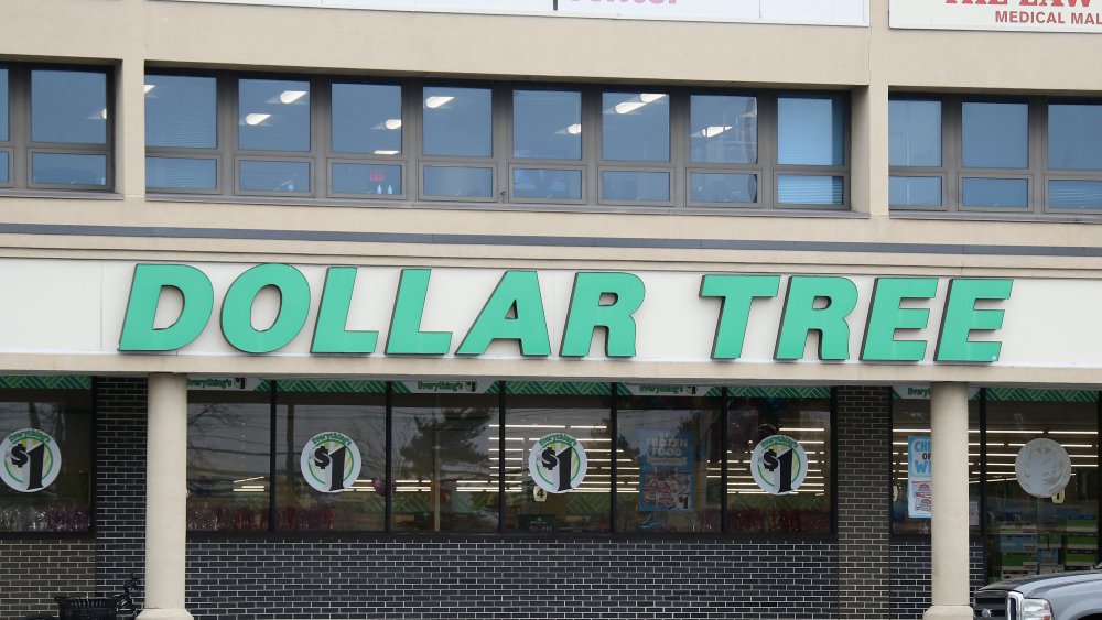 Dollar Tree storefront