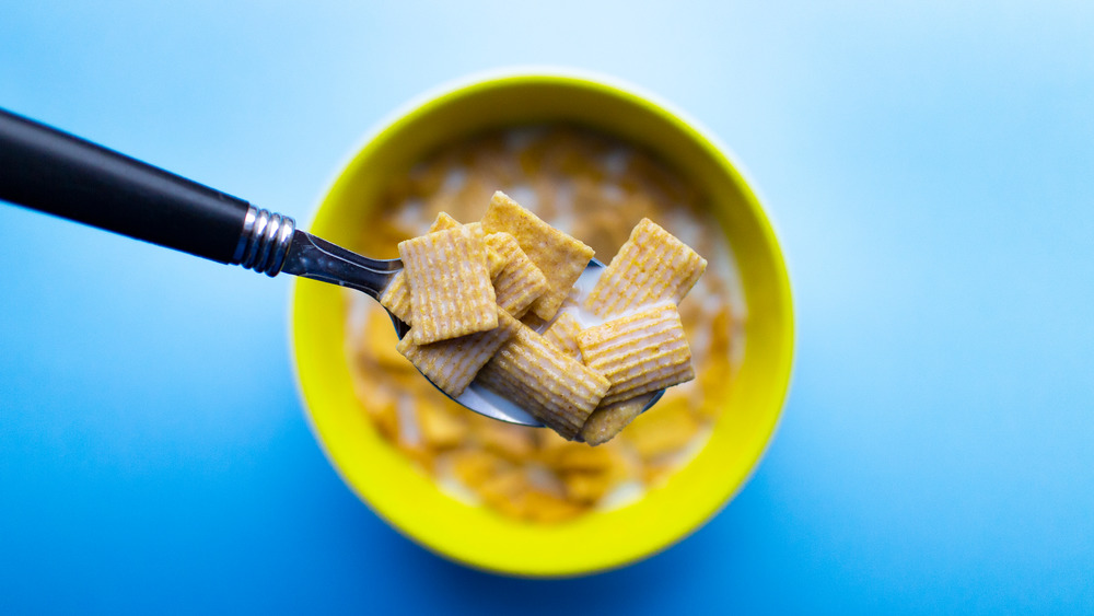 A bowl of cereal and spoon 