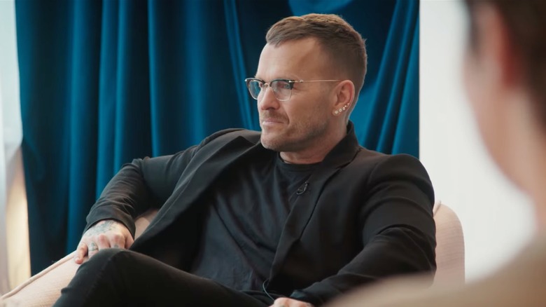 Bob Harper talking to fellow cancer survivors