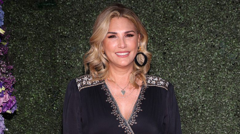 Daisy Fuentes smiling at a DesignCare gala