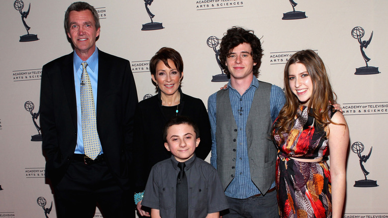 The cast of The Middle posing on step-and-repeat