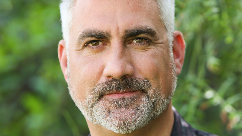 Taylor Hicks posing at press event 