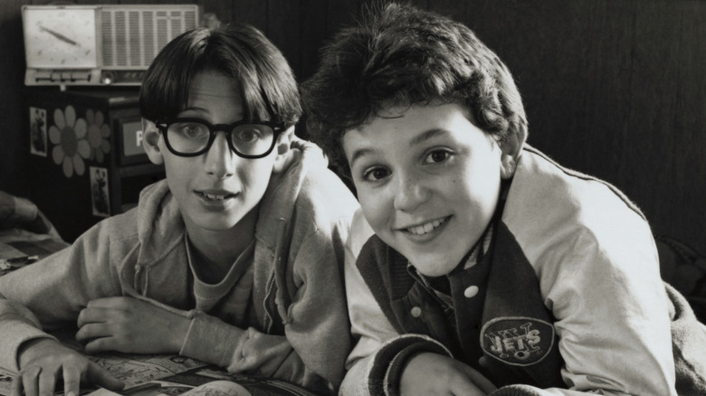 Josh Saviano next to Fred Savage on 'The Wonder Years'