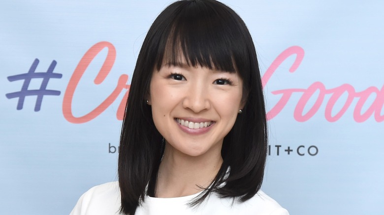 Marie Kondo smiling on a step-and-repeat
