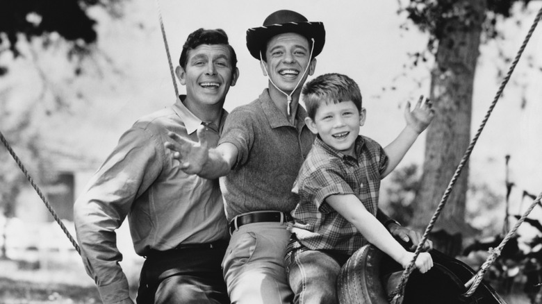 Andy Griffith, Don Knotts, and Ron Howard posing for a picture for "The Andy Griffith Show"
