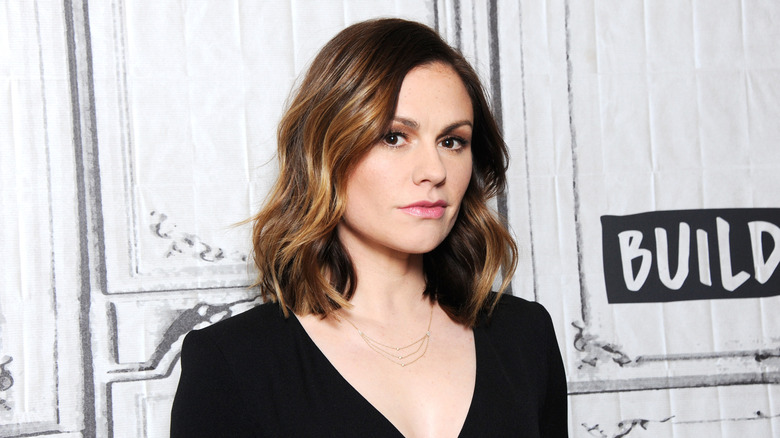 Anna Paquin doing press for "Bellevue" in 2017
