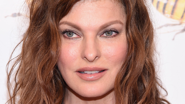 Linda Evangelista poses at a red carpet event