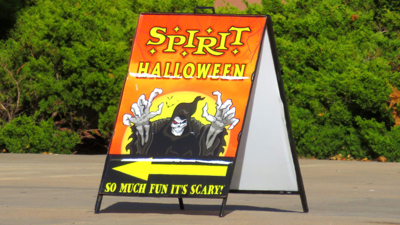 Spirit Halloween store sign