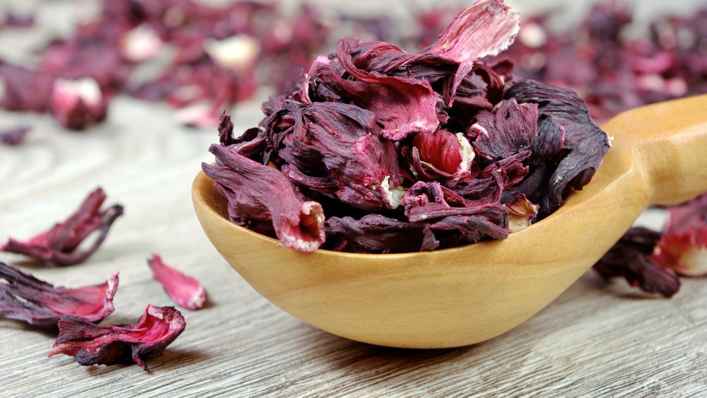When You Drink Hibiscus Tea Every Day, This Is What Happens To Your Body