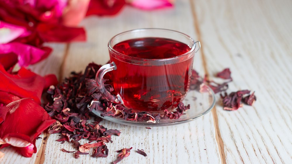 When You Drink Hibiscus Tea Every Day, This Is What Happens To Your Body