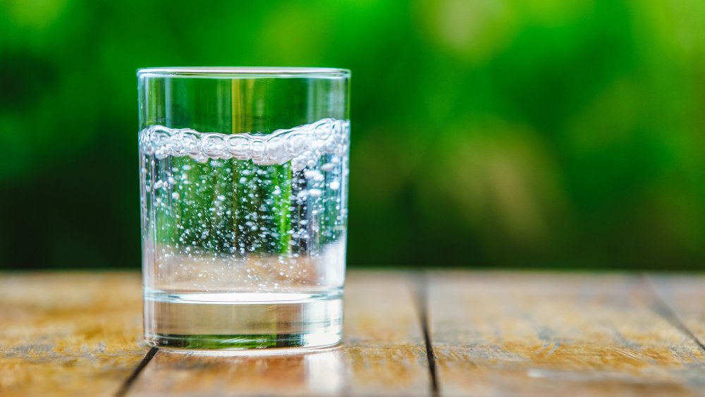 When You Drink Sparkling Water Every Day This Is What Happens To Your Body