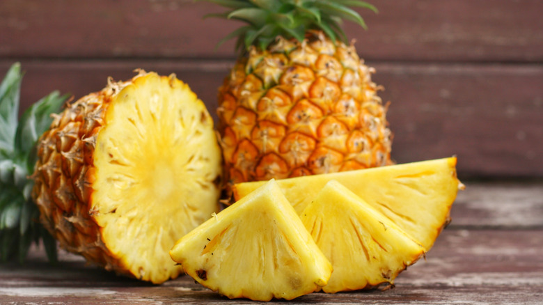 Sliced pineapple 