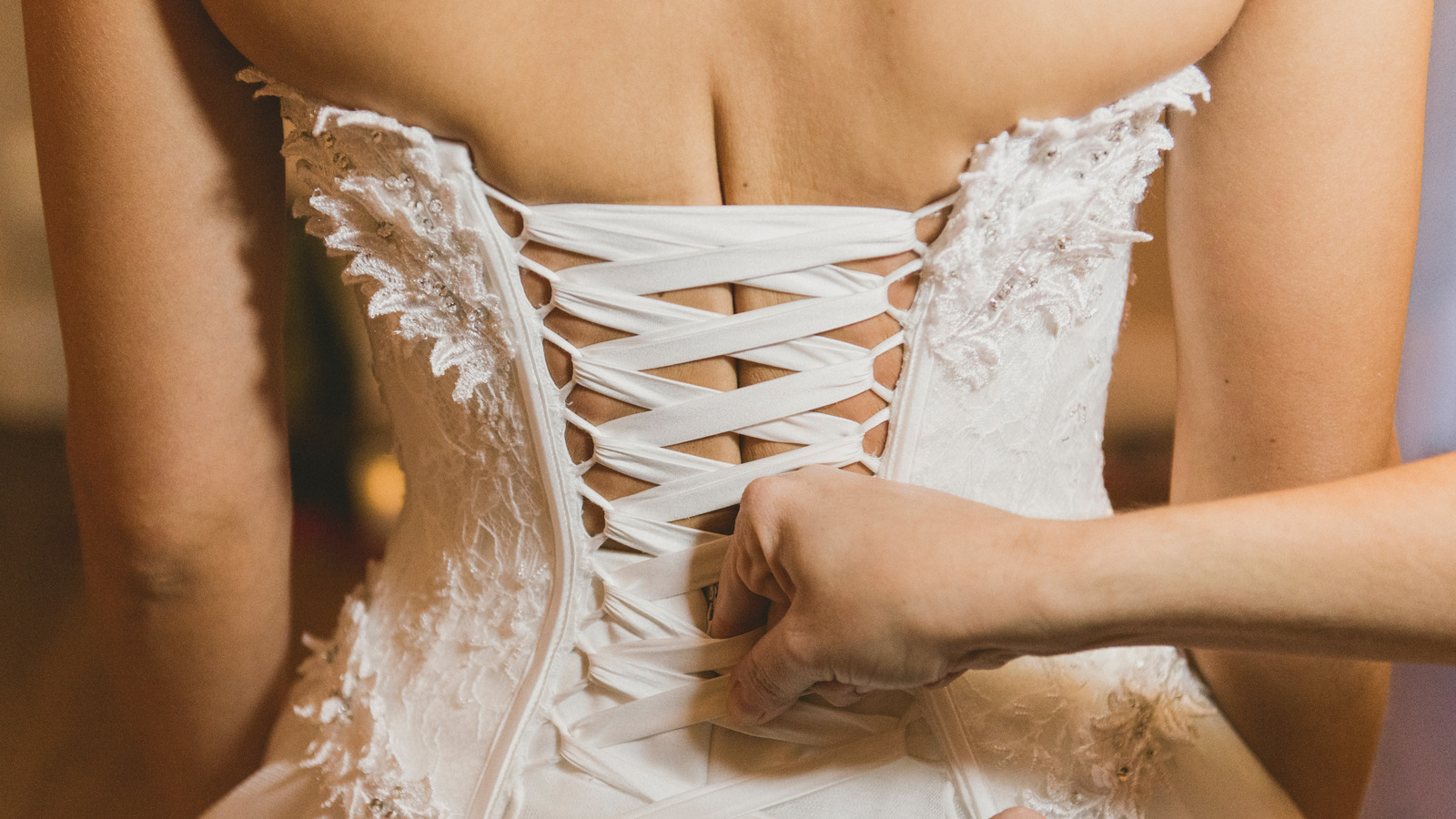 When You Wear A Corset Every Day, This Is What Happens To Your Body