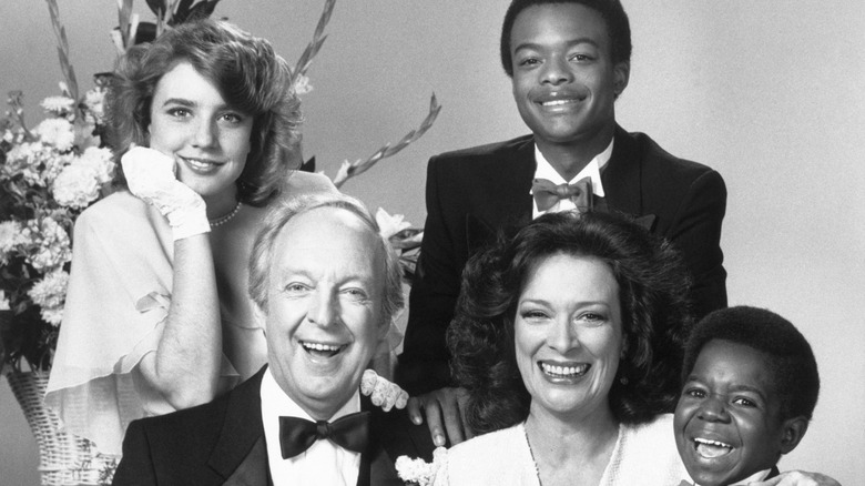 Cast of Diff'rent Strokes posing for photo