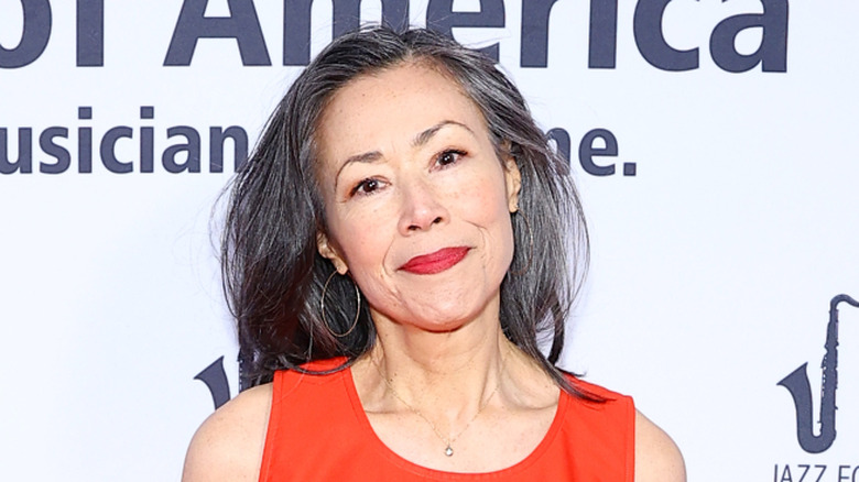 Ann Curry posing at an event