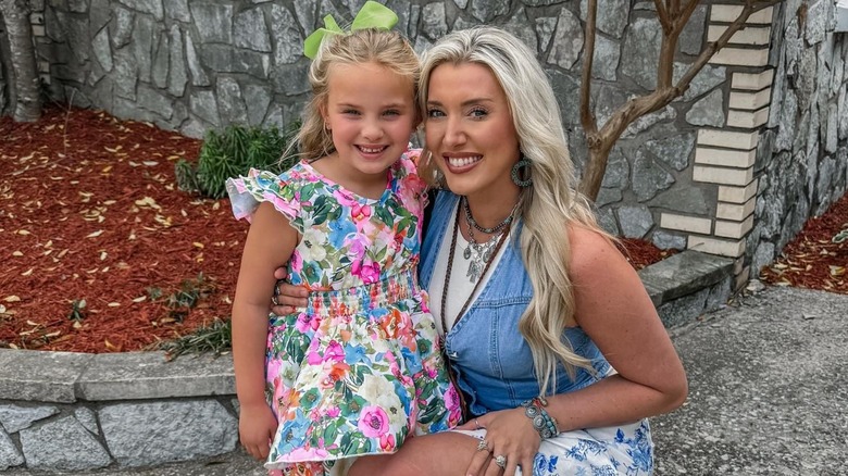 Lunden Roberts posing with her daughter, Navy