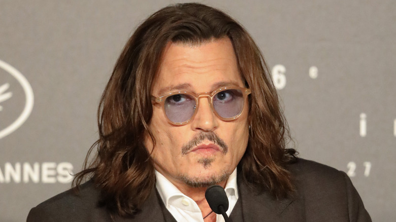 Johnny Depp penisve face at press conference