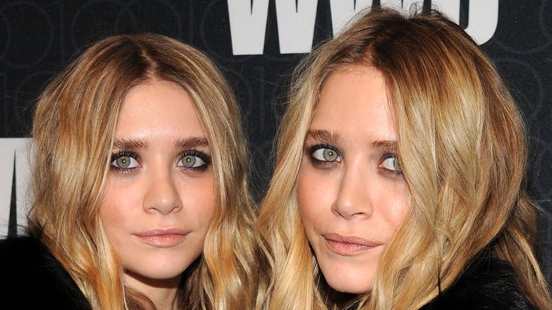 The Olsen twins pose on the red carpet together