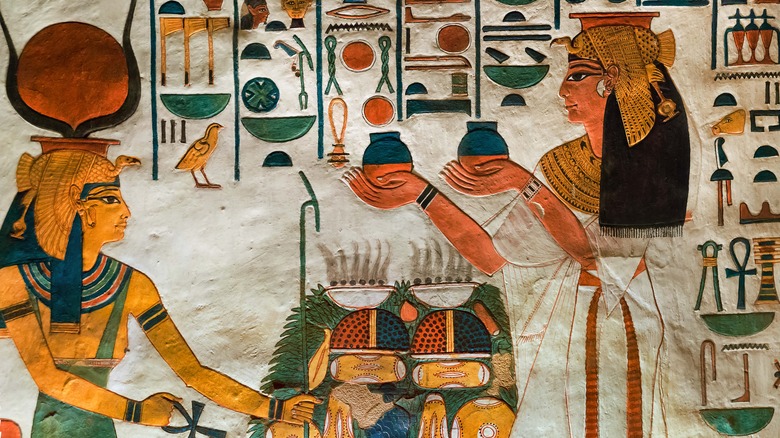 Art of Queen Nefertari presenting offerings