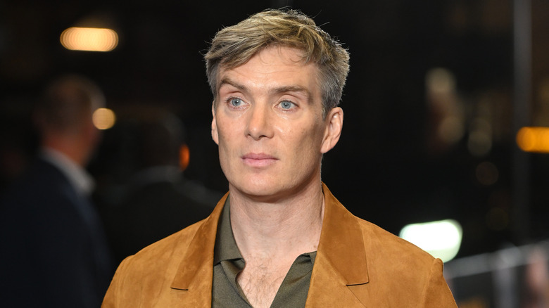 Cillian Murphy posing at event