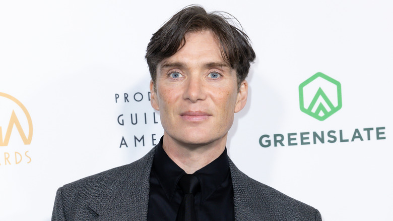 Cillian Murphy posing at event