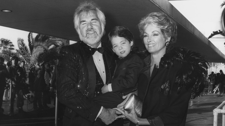 Black and white photo of Kenny Rogers with Marianne Gordon and Christopher Rogers in 1986