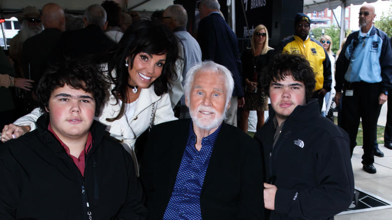 Kenny Rogers with twins Justin and Jordan and wife Wanda Miller in 2017