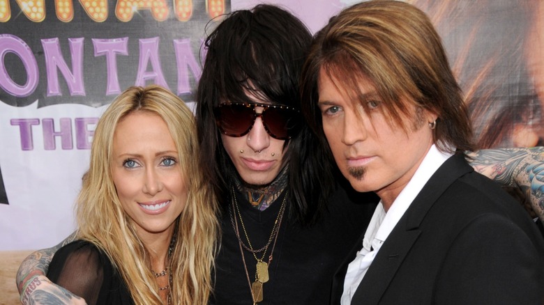 Tish Cyrus, Trace Cyrus, and Billy Ray Cyrus posing at the premiere of Hannah Montana: The Movie