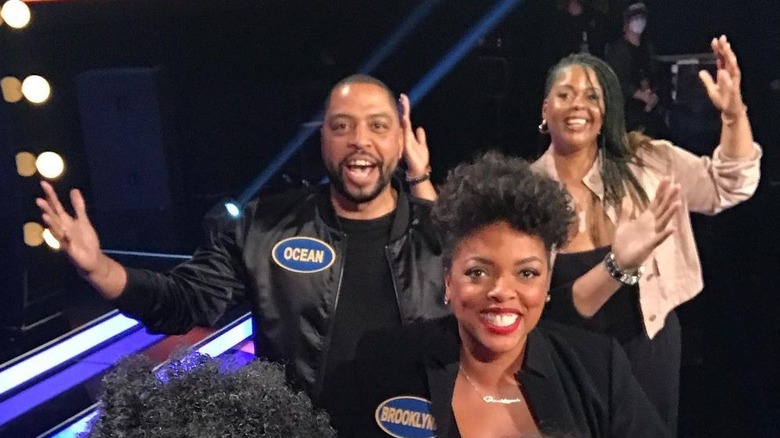 Ocean Glapion posing with teammates on "Celebrity Family Feud"