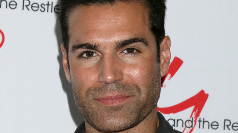 Jordi Vilasuso posing