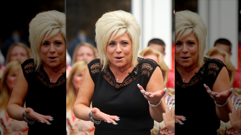Theresa Caputo shrugging