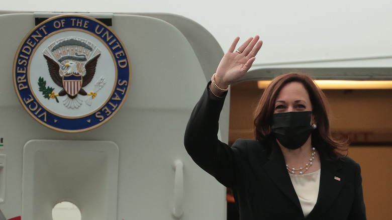 Kamala Harris waving