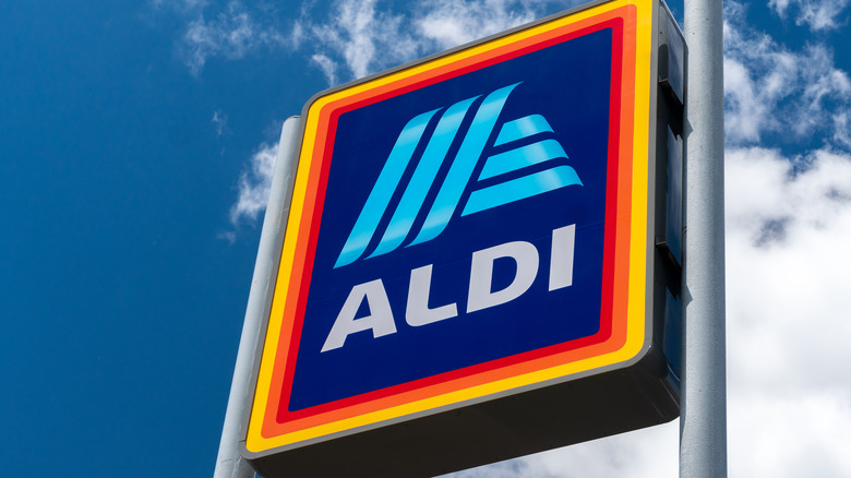 Aldi store sign