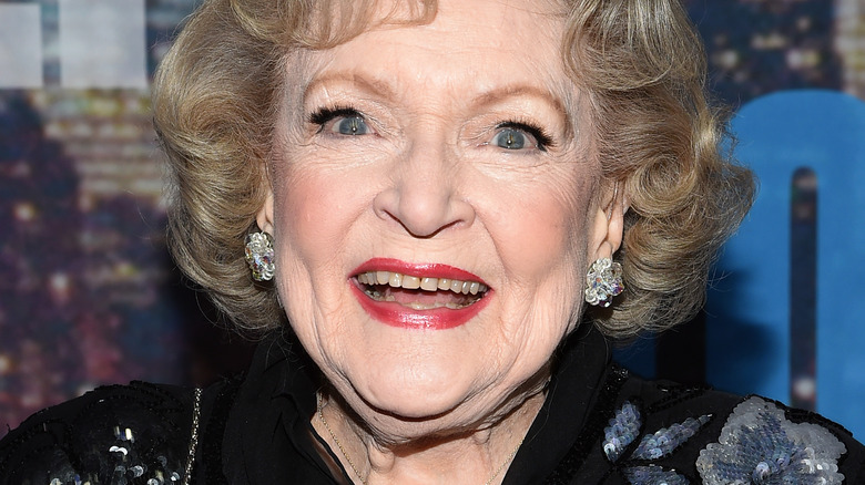 Betty White takling on stage 