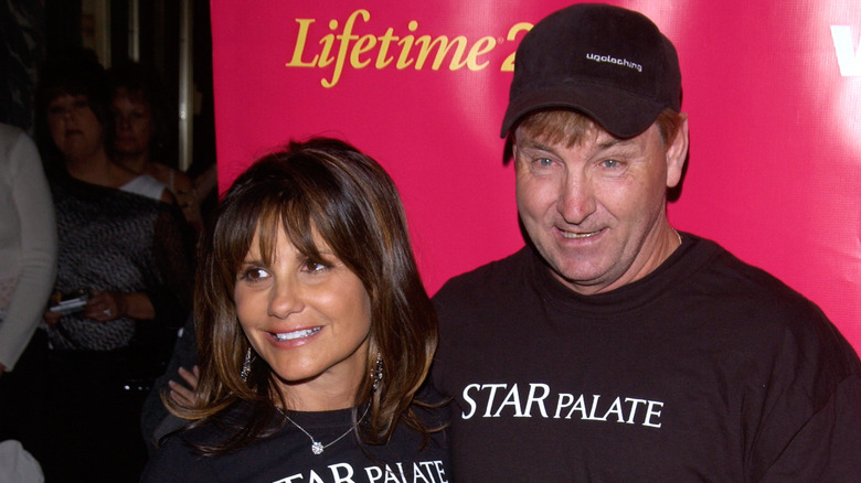 Jamie and Lynne Spears pose at an event together