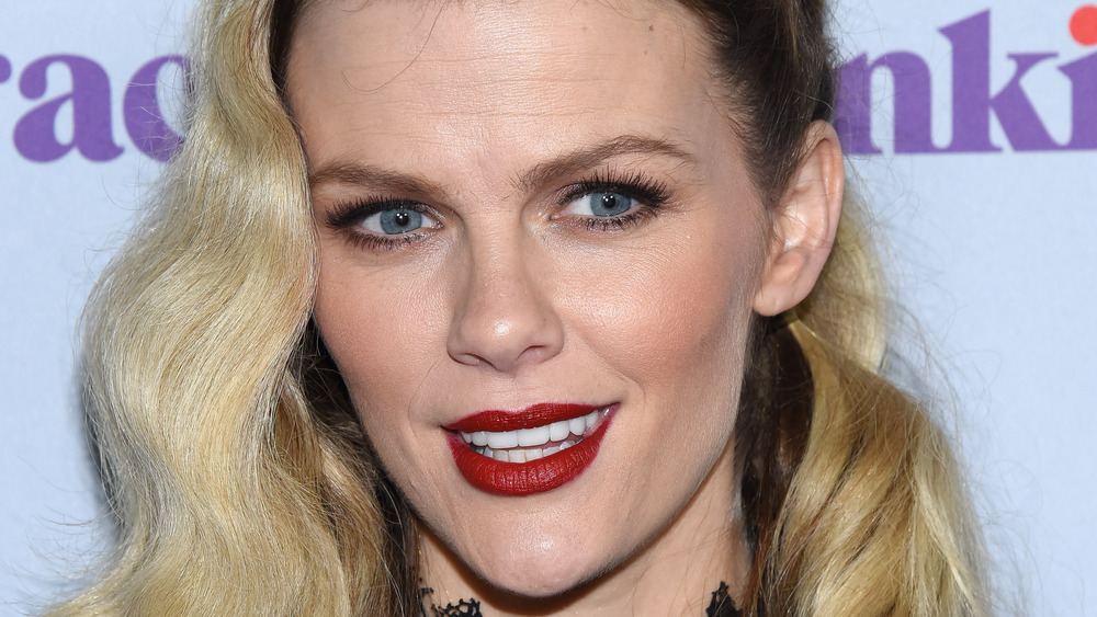 Brooklyn Decker wears red lipstick 