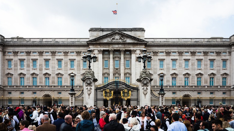 Buckingham Palace lined with tourists at its gates