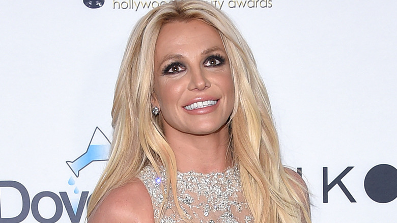 Britney Spears posing at event