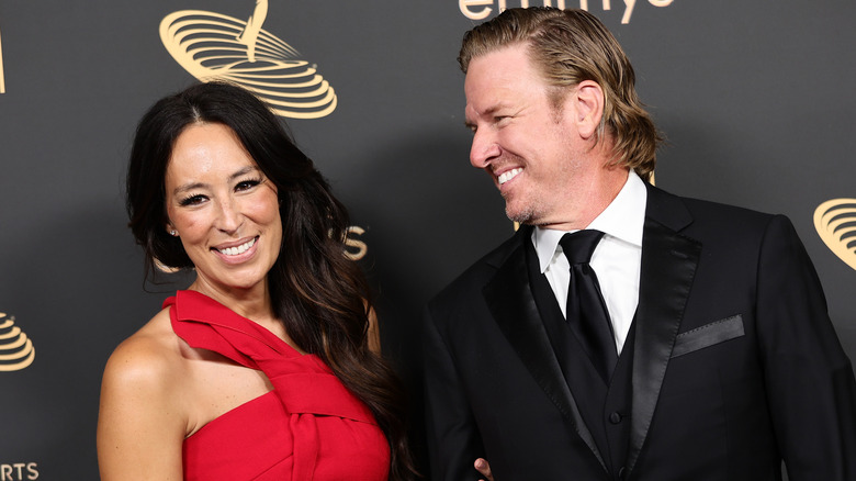 Chip and Joanna Gaines posing on the red carpet