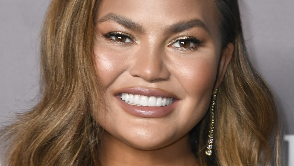 Chrissy Teigen onred carpet