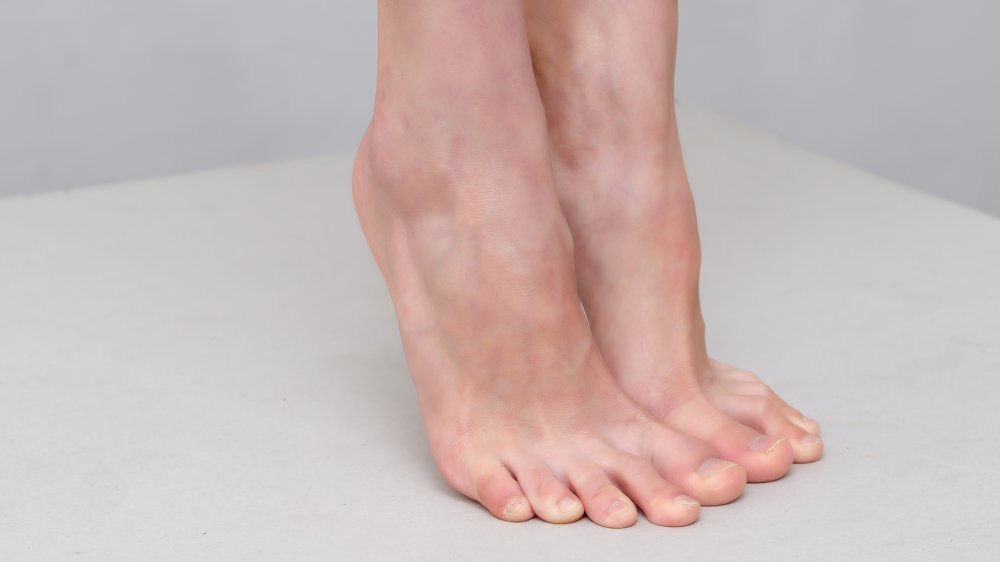 tip toe feet