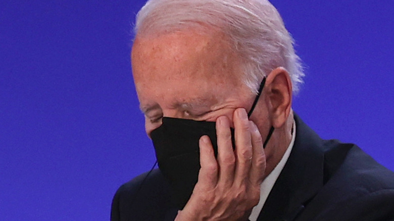 Joe Biden appears to nod off during COP26