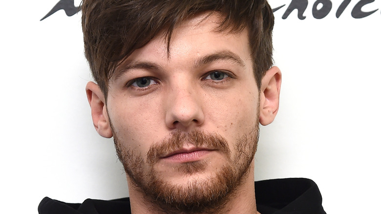 Louis Tomlinson poses on the red carpet